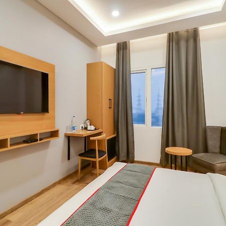 Super Townhouse Jashn Chinhat Exterior foto
