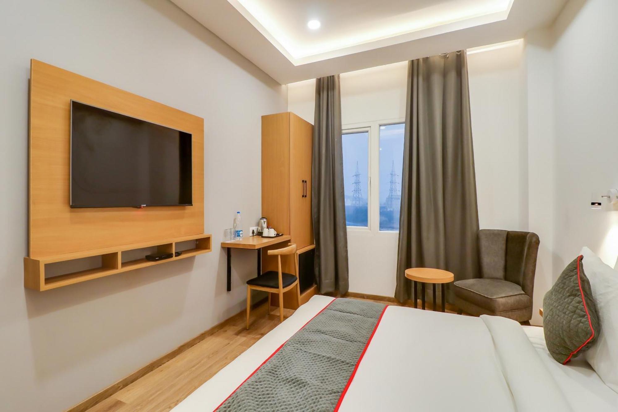 Super Townhouse Jashn Chinhat Exterior foto