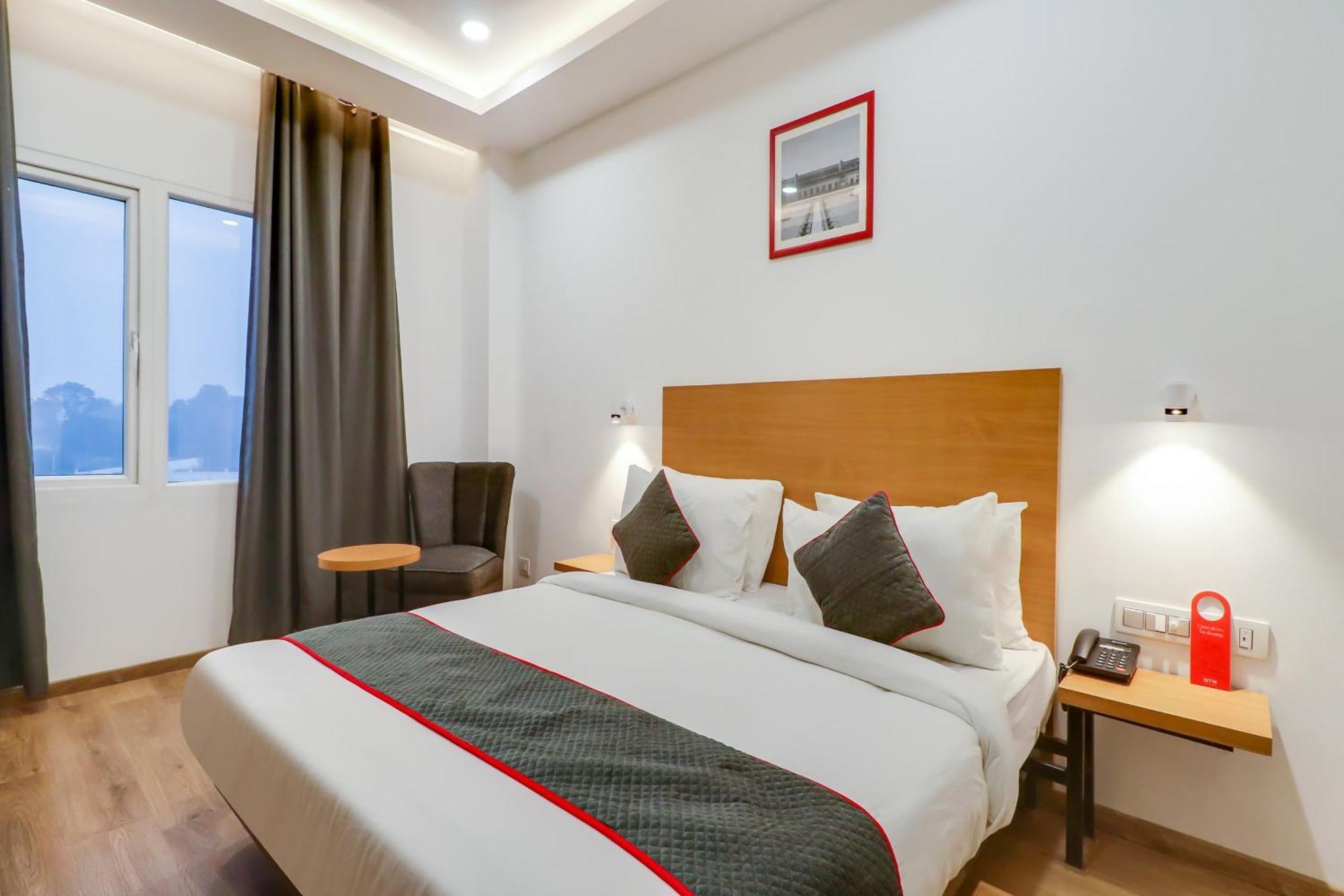 Super Townhouse Jashn Chinhat Exterior foto
